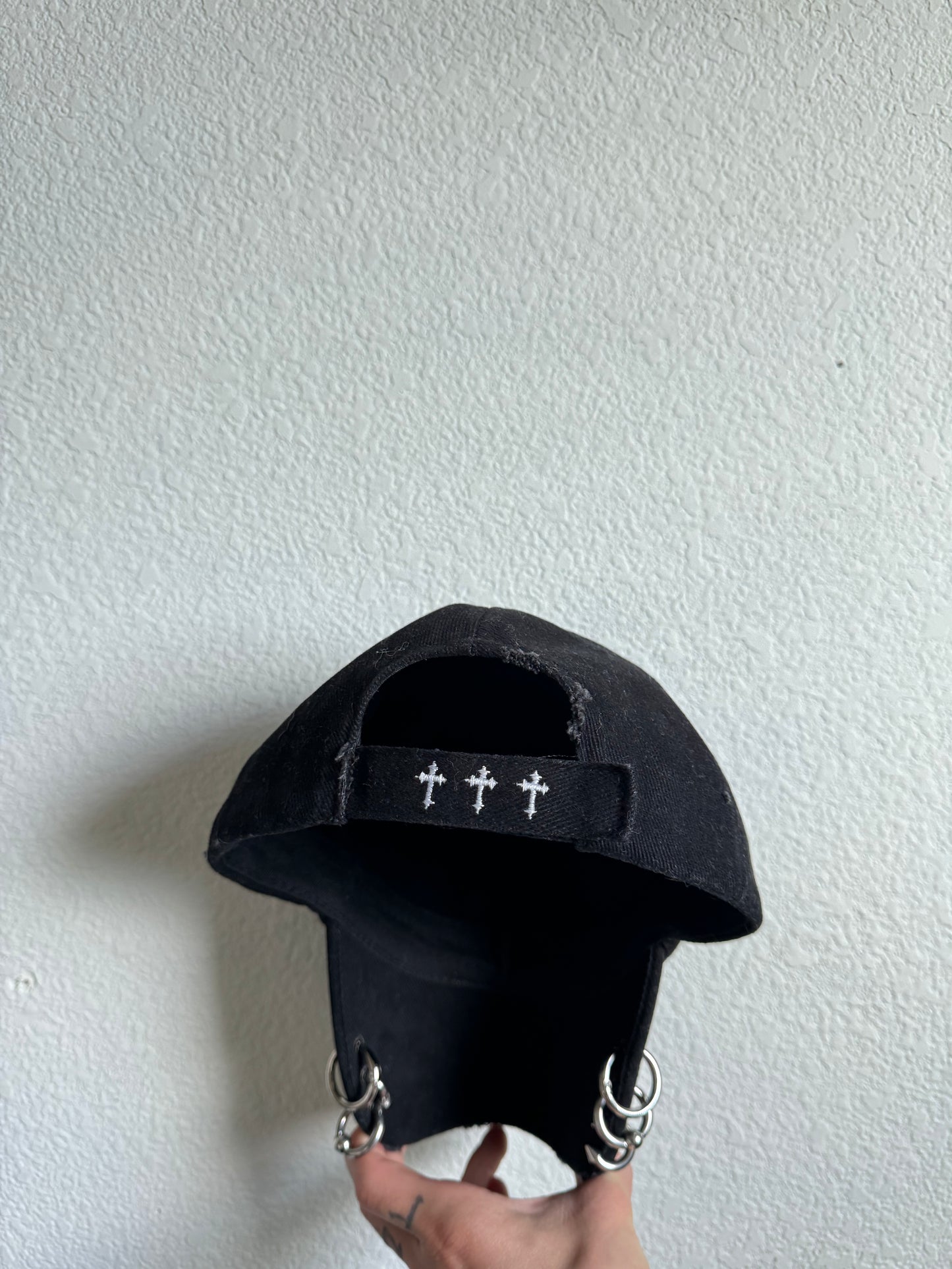 CROSSES PIERCED HAT
